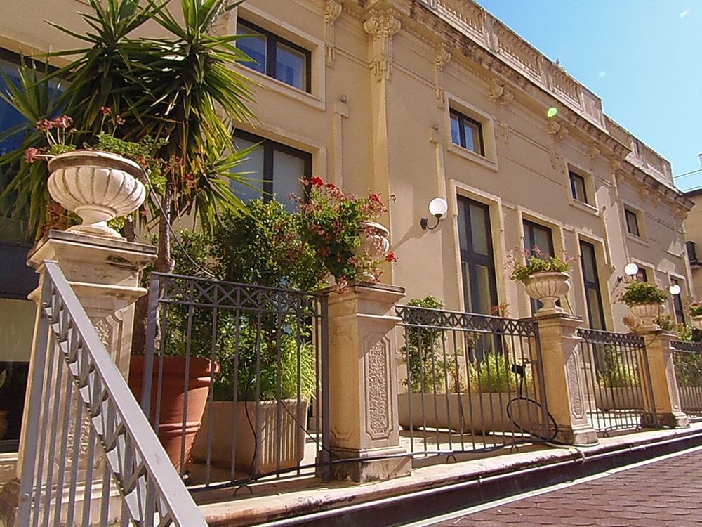 Hotel Villa Cibele คาตาเนีย ภายนอก รูปภาพ