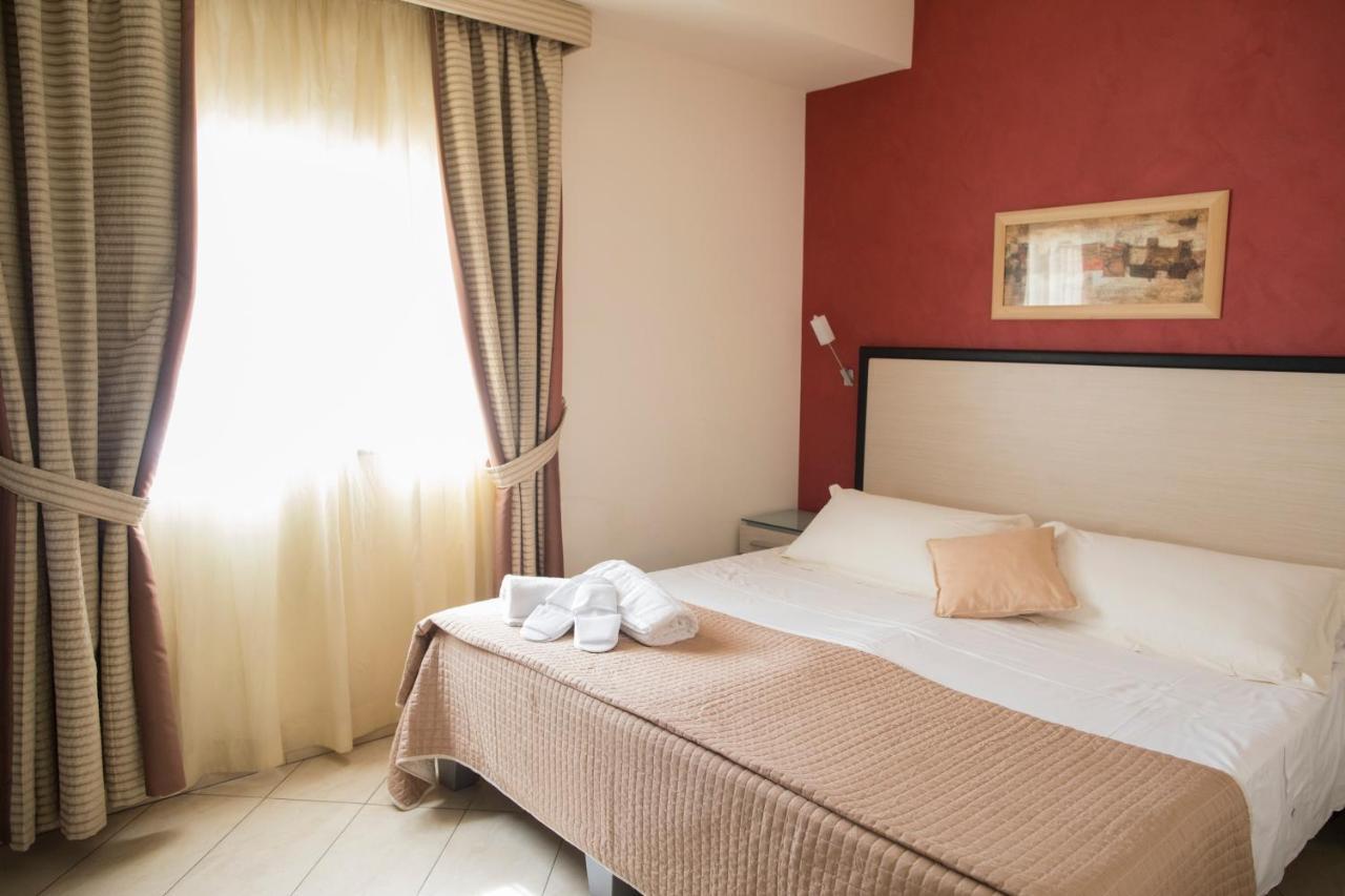 Hotel Villa Cibele คาตาเนีย ภายนอก รูปภาพ
