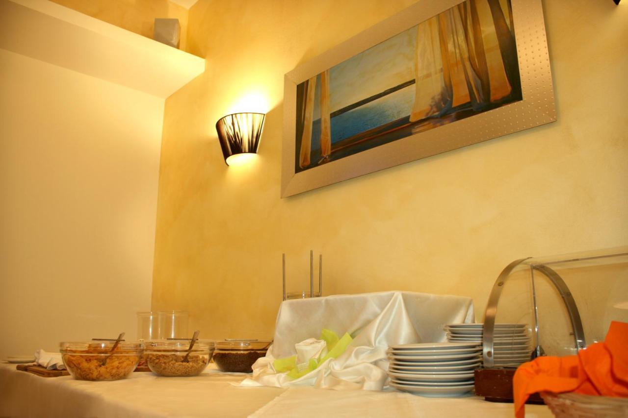 Hotel Villa Cibele คาตาเนีย ภายนอก รูปภาพ