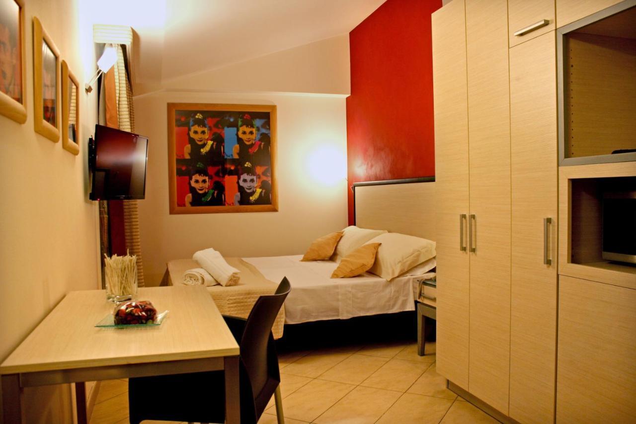 Hotel Villa Cibele คาตาเนีย ภายนอก รูปภาพ